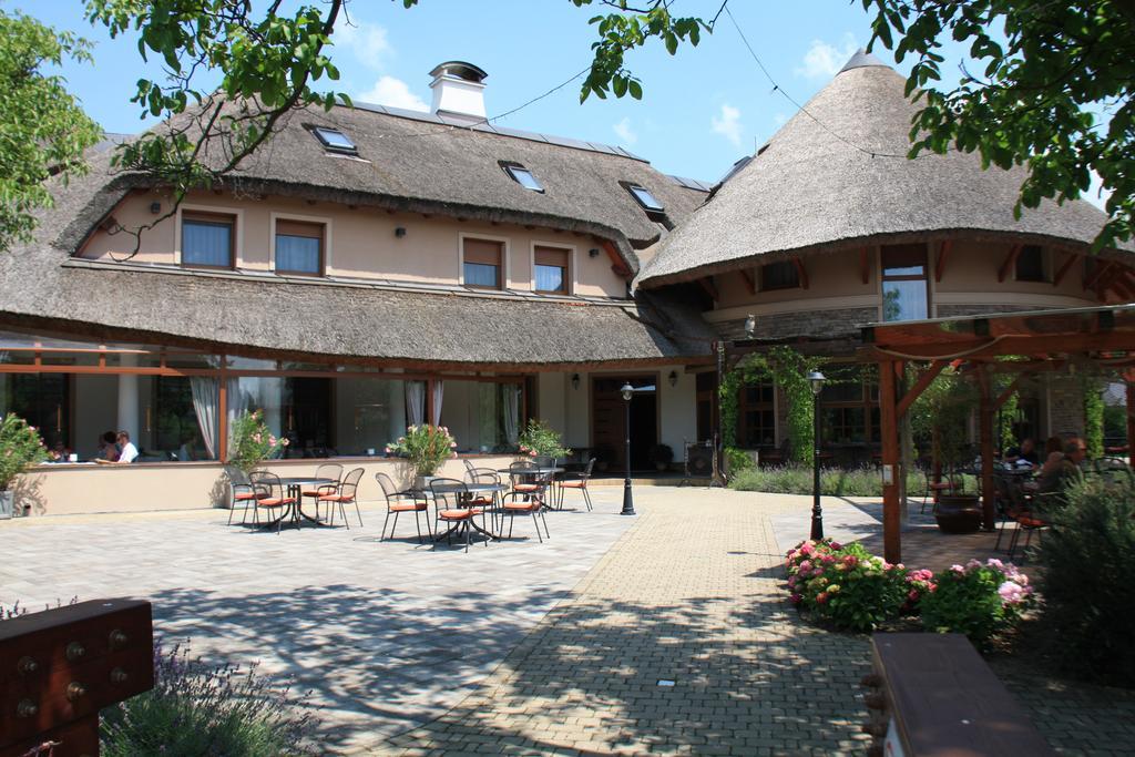 Penzion Eko Park Piestany Exteriör bild