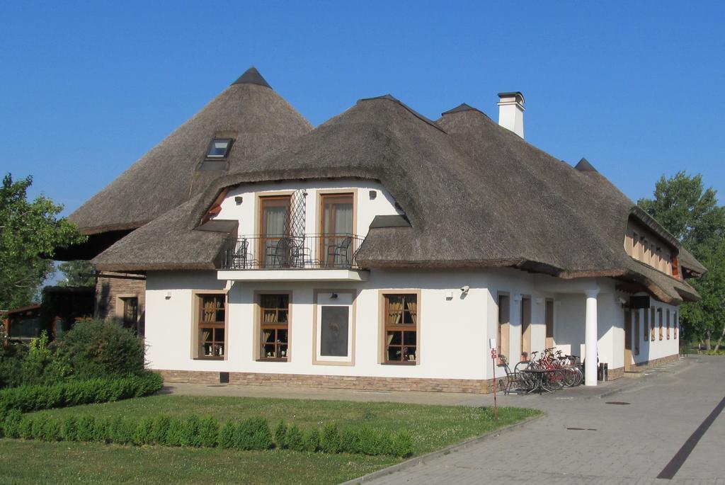 Penzion Eko Park Piestany Exteriör bild