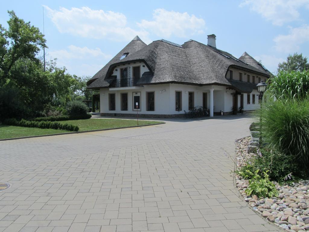 Penzion Eko Park Piestany Exteriör bild